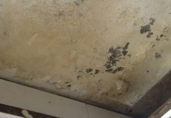 新兴阳台漏水维修公司分享下新兴卫生间渗水维修需要注意哪些问题。